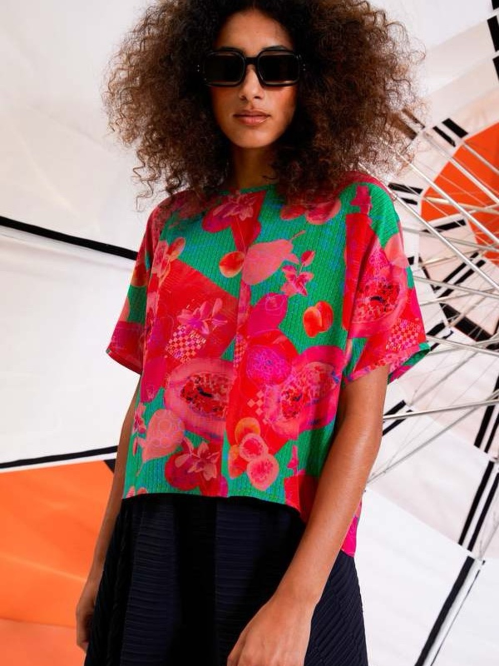 Henrik Vibskov Kitchen Table Bold Pink & Green Floral Short-Sleeve Silk Tee